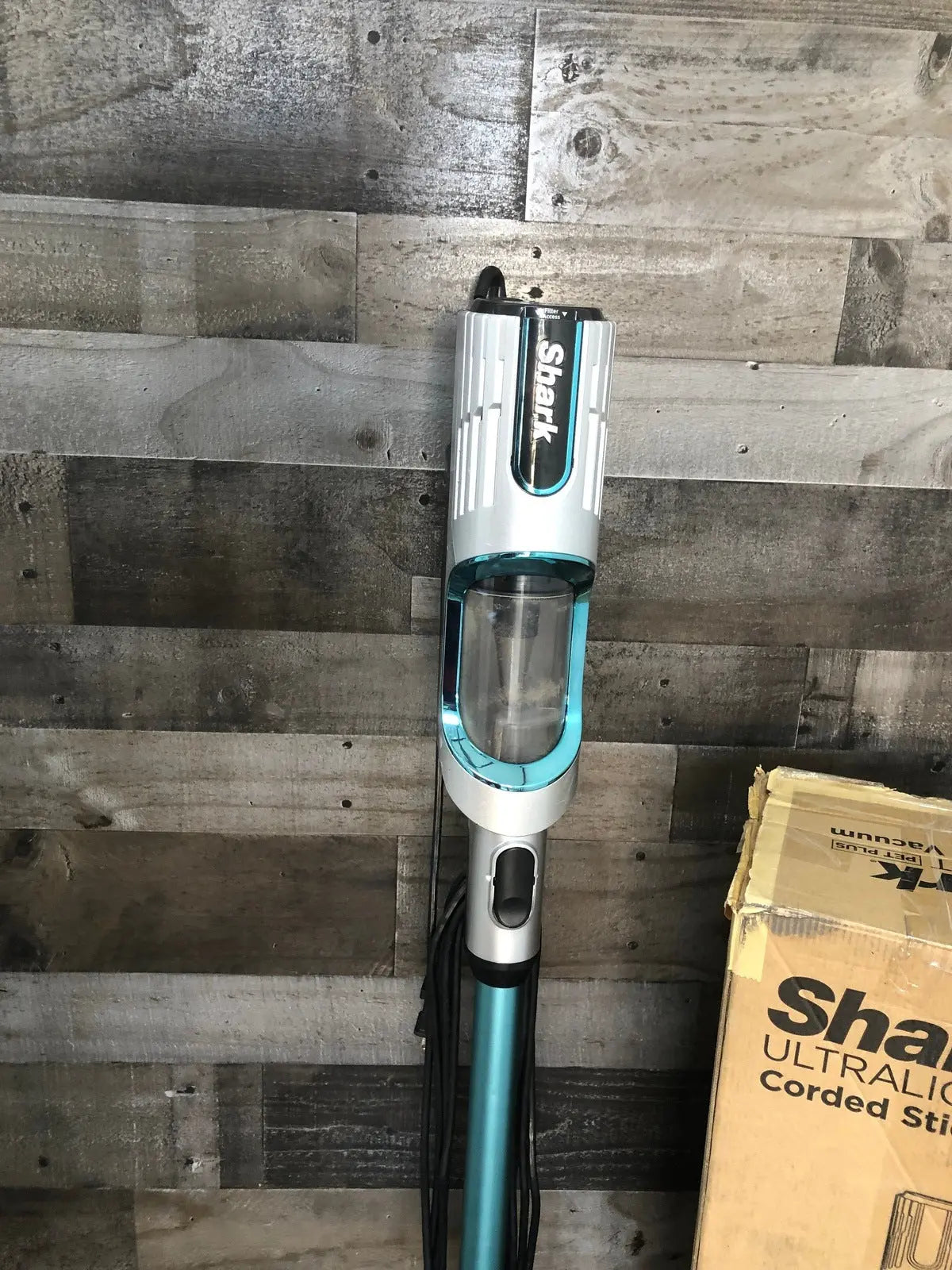 Shark HZ251 Ultralight Corded Stick Self-Cleaning Brushroll, Perfect, Converts to Hand Vacuum, LED Headlights, -Teal.32 Quarts Capacity